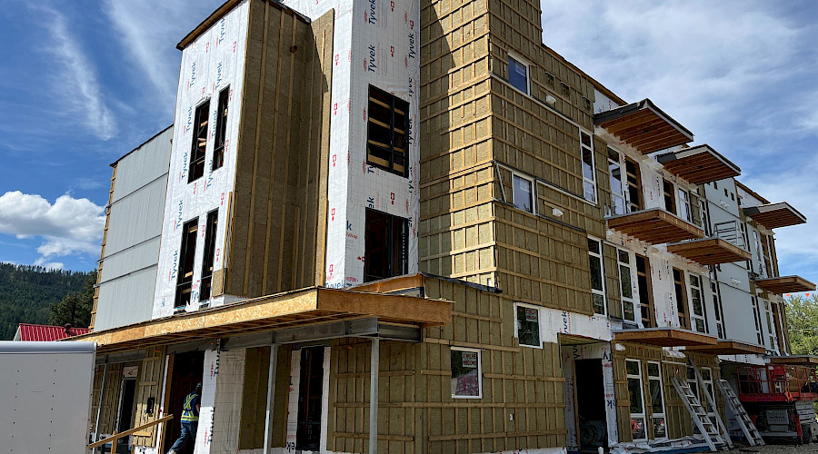 Image of the new Cottonwood Place Seniors Housing Facility built by Chandos Construction Kelowna. The image includes the building envelope preparations and window installation.